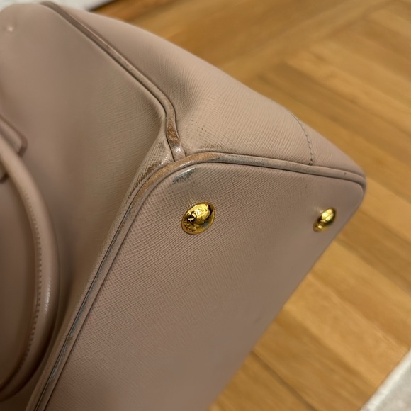 Prada Saffiano Lux Tote in Cammeo. - Picture 15 of 15